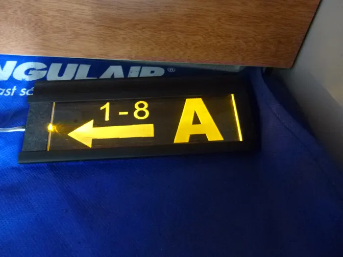 Señalización luminosa de fila y sala de cine