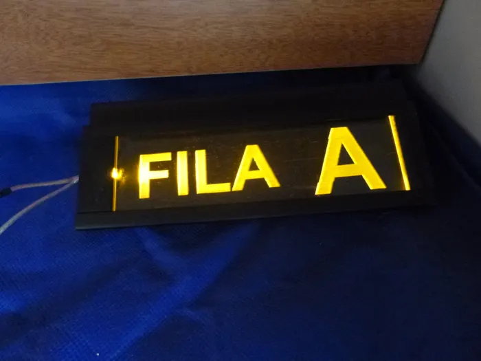 Señalización luminosa de fila en sala de cine